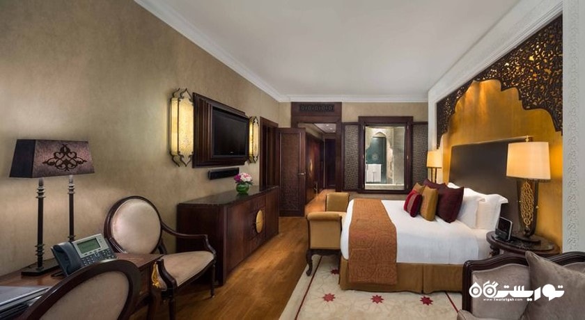 نمای تخت بزرگ اتاق کلاب