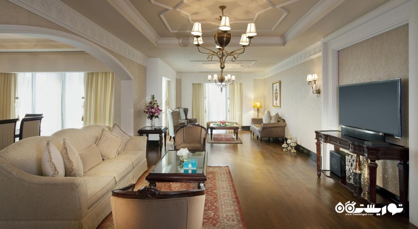 محوطه نشیمن اقامتگاه بیچ رویال