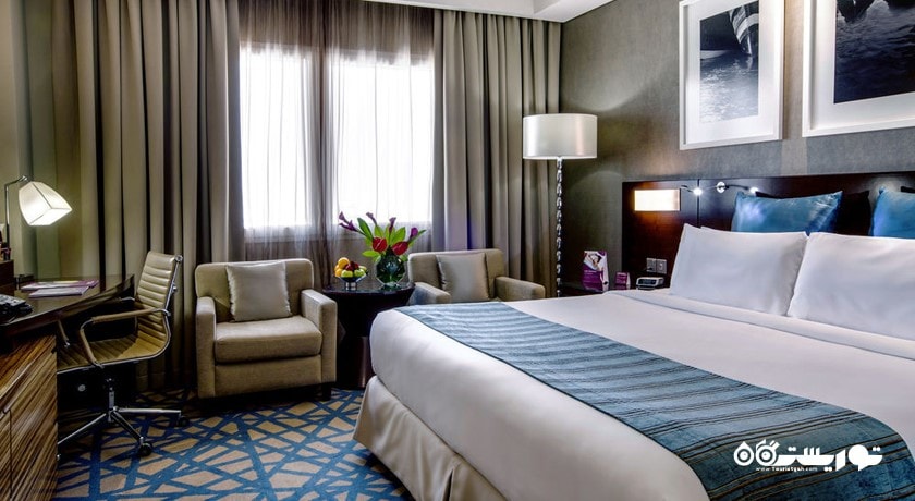 تخت بزرگ اتاق کلاب