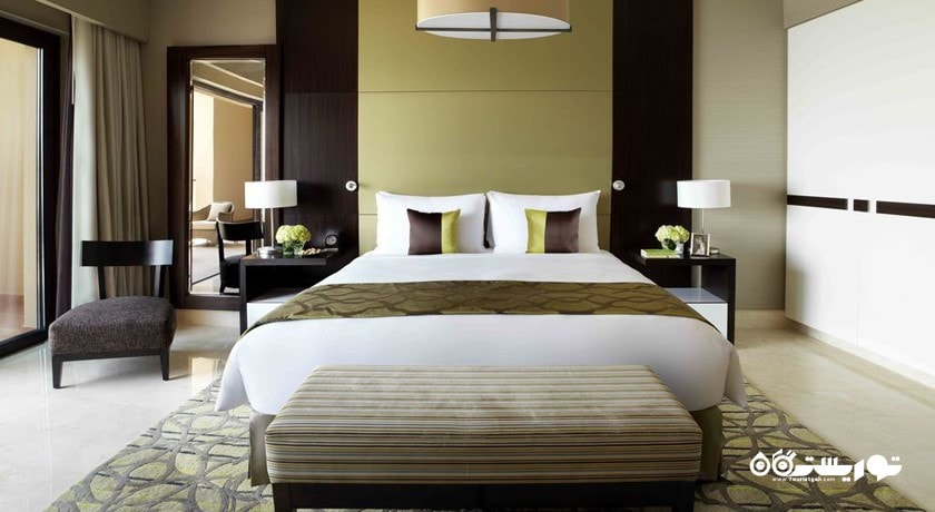 تخت بزرگ آپارتمان تک خوابه