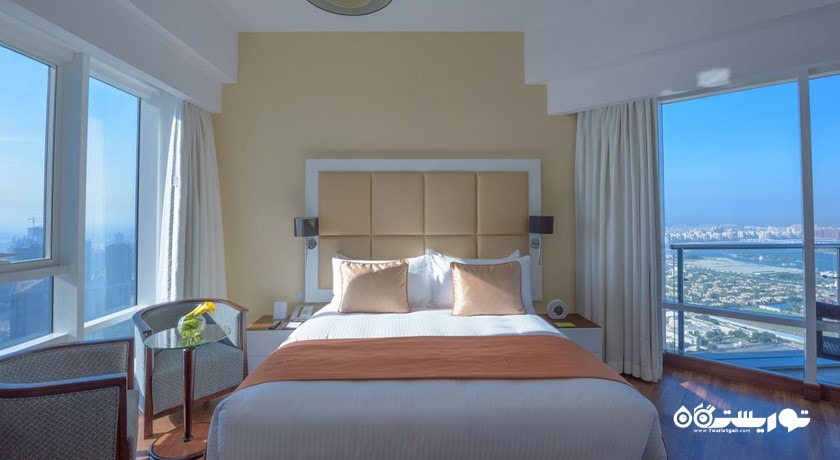 تخت بزرگ آپارتمان پرمیر یک خوابه