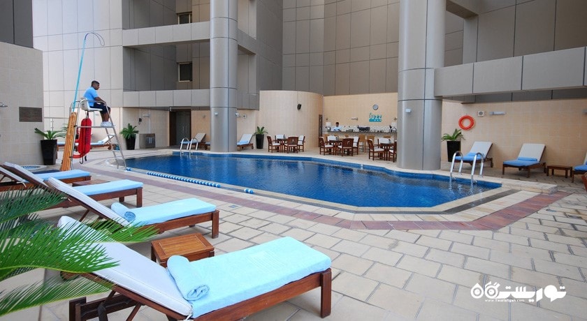 نمای استخر روباز هتل