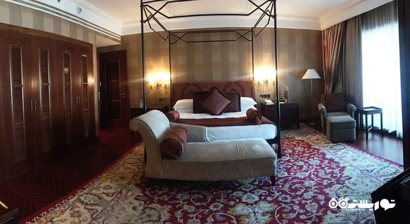 نمای تخت بزرگ سوئیت رویال
