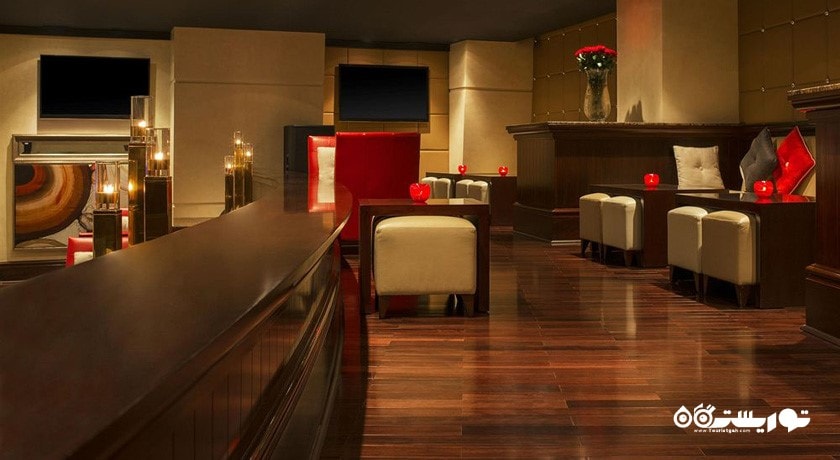 بار ورزشی شیدز هتل ل رویال مردیین بیچ