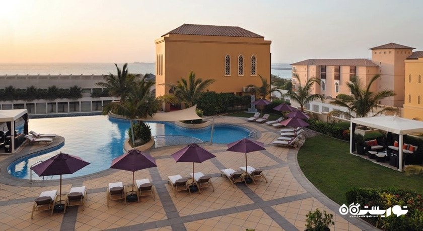 استخر روباز هتل موانپیک جمیرا بیچ  