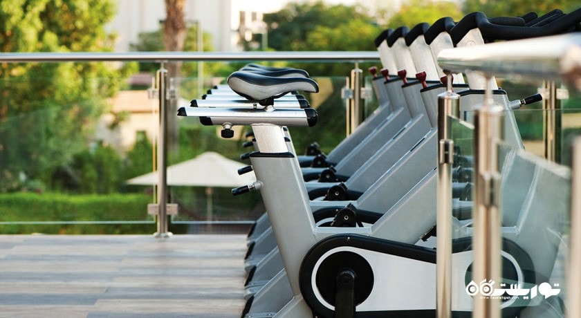 محوطه فضای باز سالن ورزشی