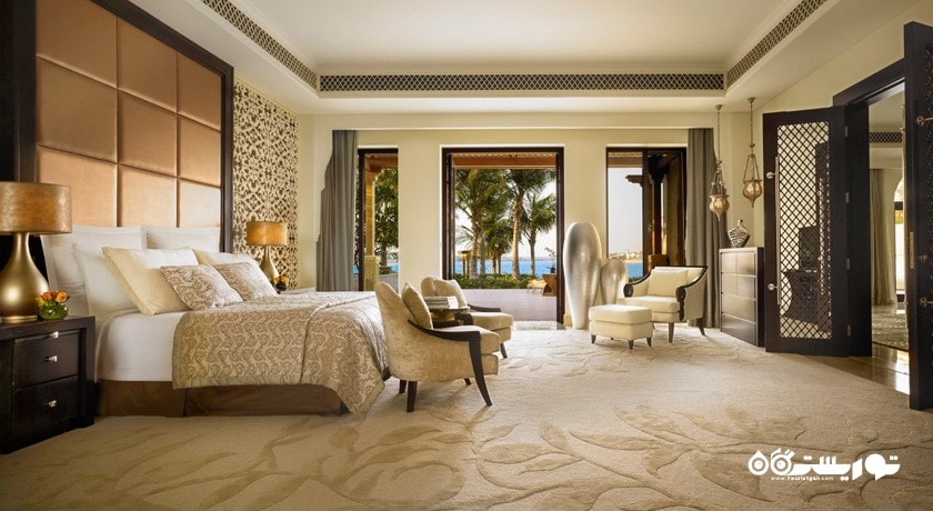 نمای تخت بزرگ ویلا دوخوابه