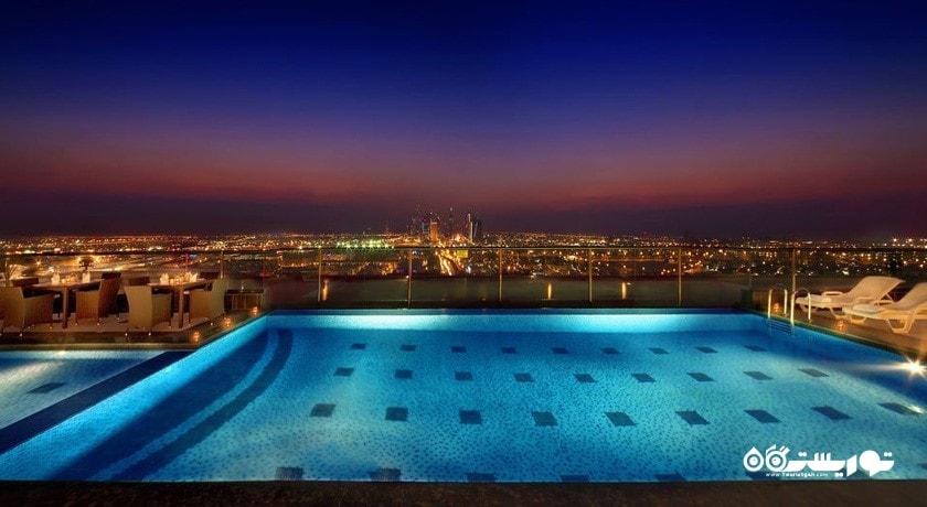 استخر روباز هتل پارک رجیس کریس کین