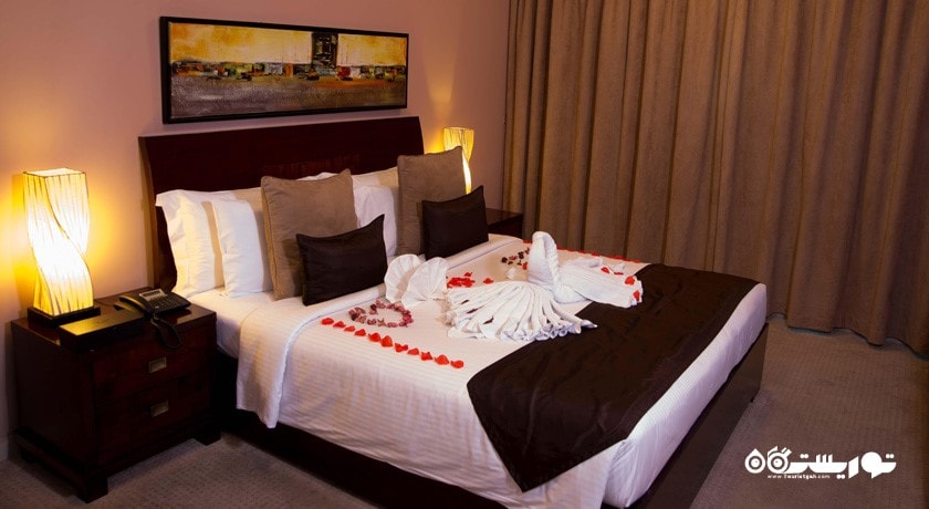 نمای تخت بزرگ آپارتمان دوخوابه