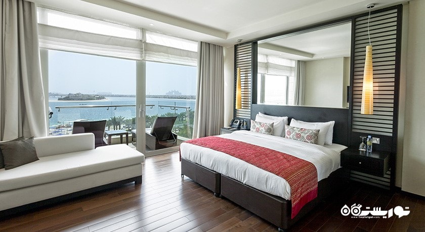 نمای تخت بزرگ اتاق فمیلی