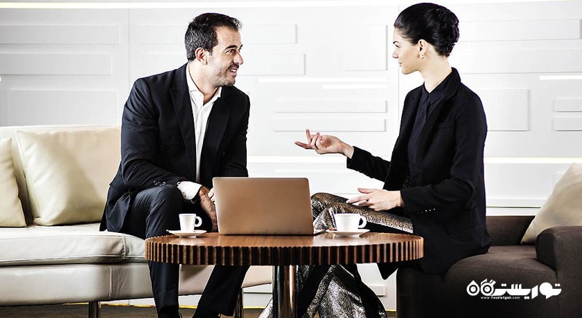 محوطه نشیمن رستوران لا پاتیسری