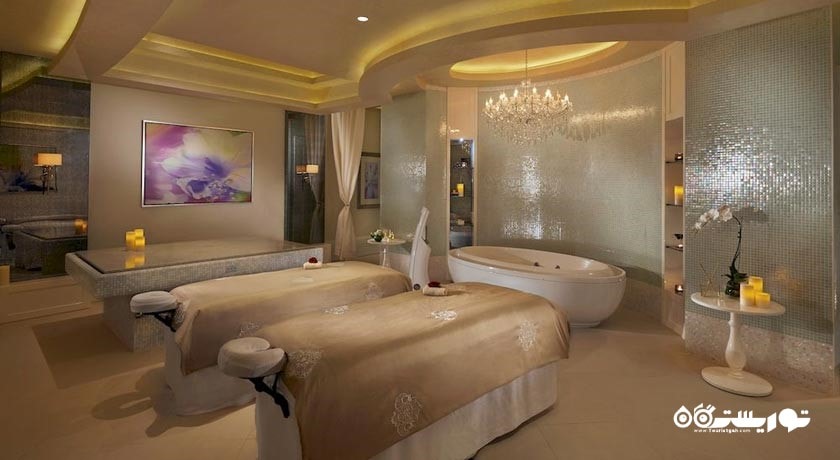 نمای تخت های ماساژ مرکز اسپا