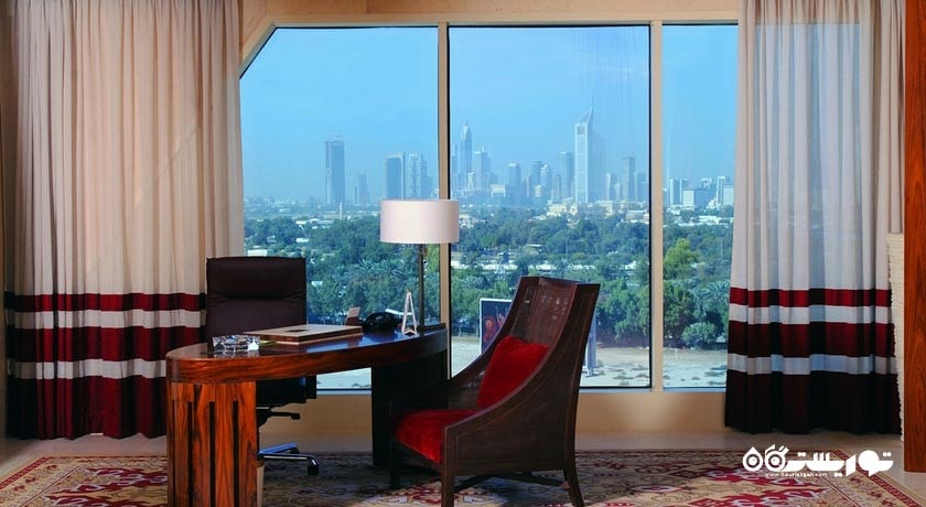 نمای میز کار سوئیت دلوکس