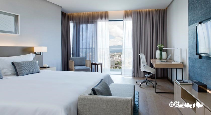 تخت بزرگ آپارتمان دوخوابه پرمیر