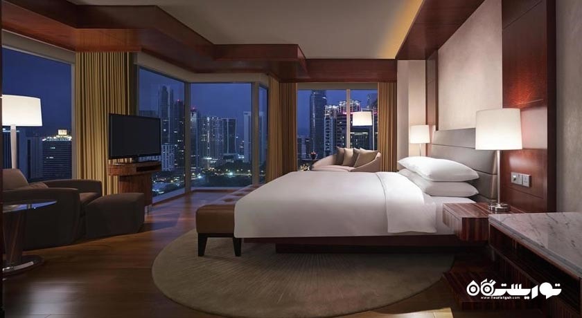 نمای تخت بزرگ اتاق دلوکس