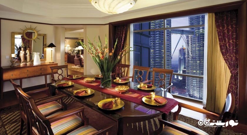 میز غذاخوری بزرگ سوئیت کلاب