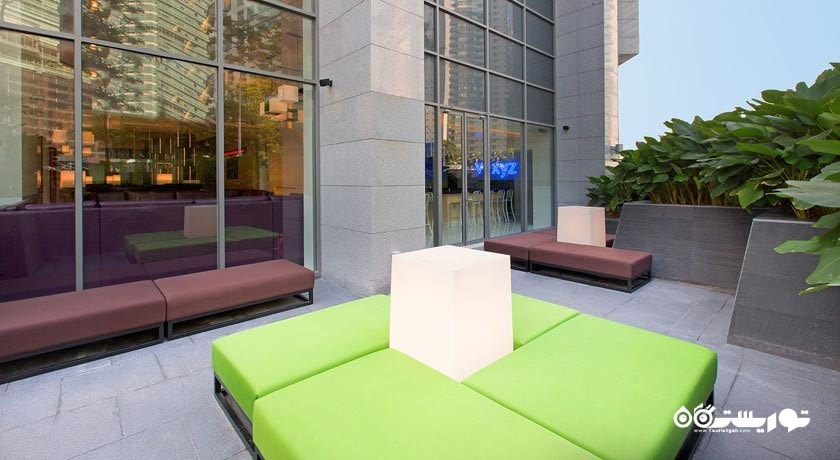 محوطه نشیمن در فضای باز هتل