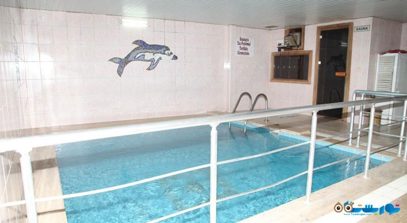 نمای استخر سرپوشیده هتل