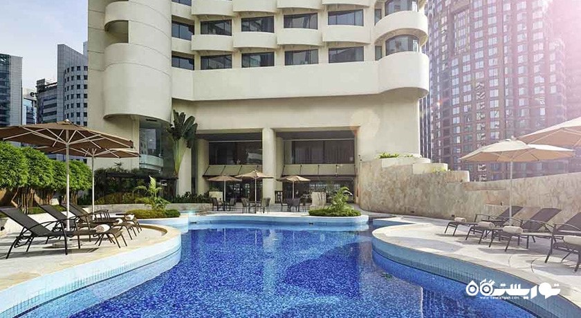 نمای استخر روباز و ساختمان هتل 