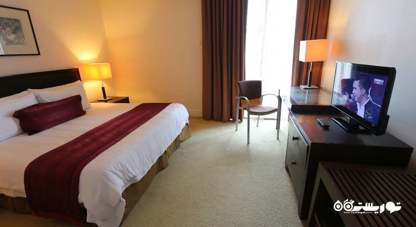 تخت بزرگ آپارتمان پرمیر یک خوابه