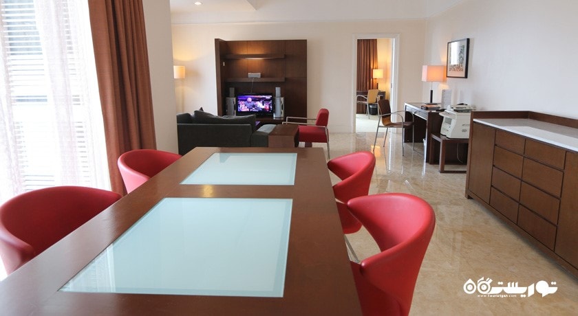 میز غذاخوری سوئیت سه خوابه