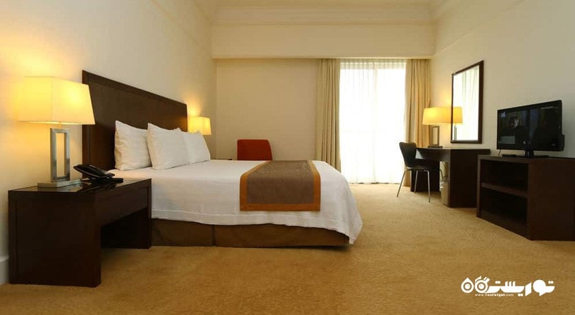 تخت بزرگ آپارتمان دلوکس دوخوابه