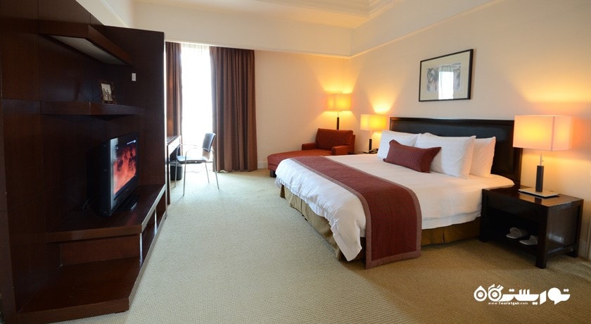 تخت بزرگ آپارتمان پرمیر دوخوابه