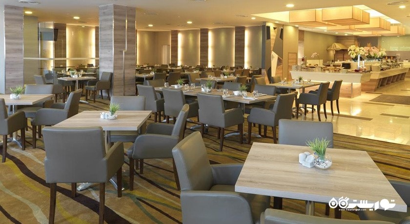 رستوران کنار استخر وایلد رایس