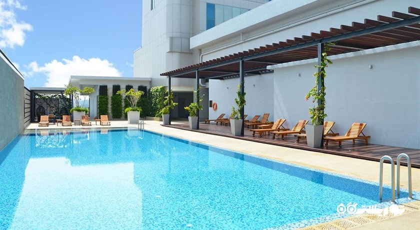 استخر روباز هتل ویواتل کوالالامپور