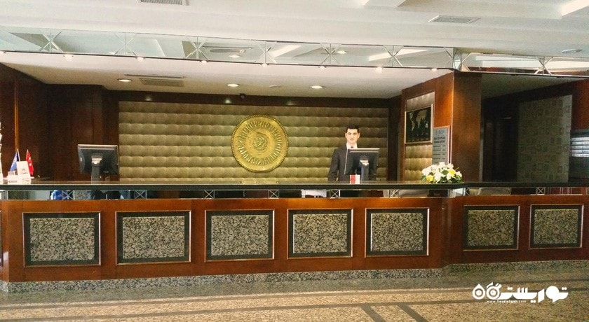 میز پذیرش هتل آدلا
