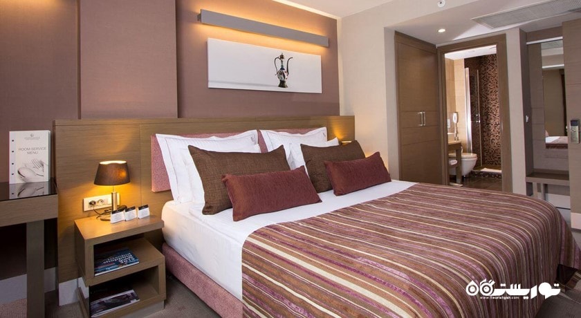 نمای تخت بزرگ اتاق دلوکس