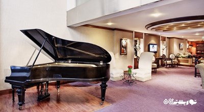 پیانو موجود در لابی هتل