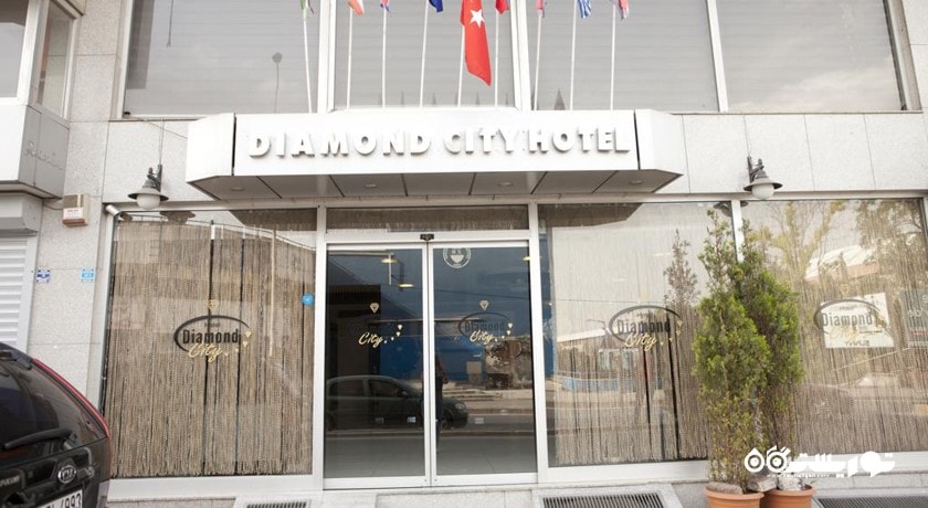 درب ورودی هتل دایمند سیتی