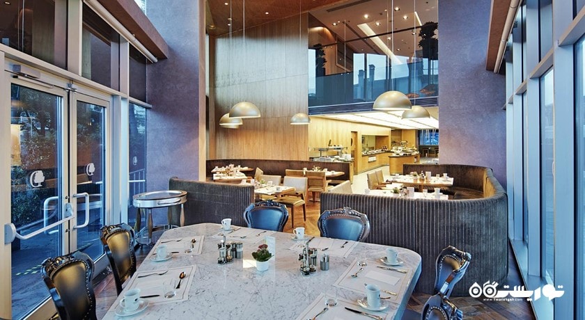 نمای رستوران بین المملی دبلز