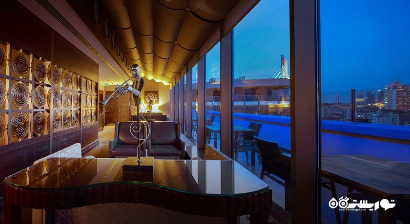 نمای رستوران و بار کامپس