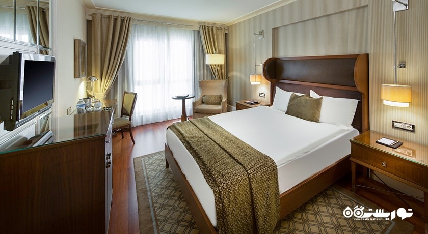 نمای تخت بزرگ اتاق سوپریور