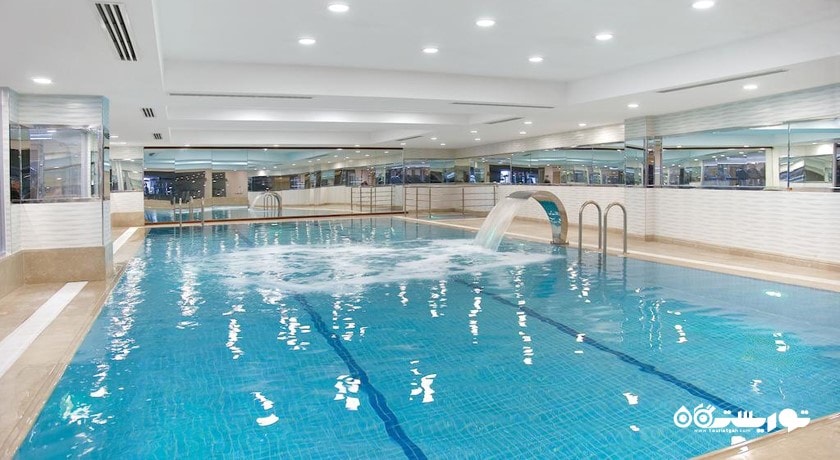 استخر سرپوشیده هتل هاری این مرتر