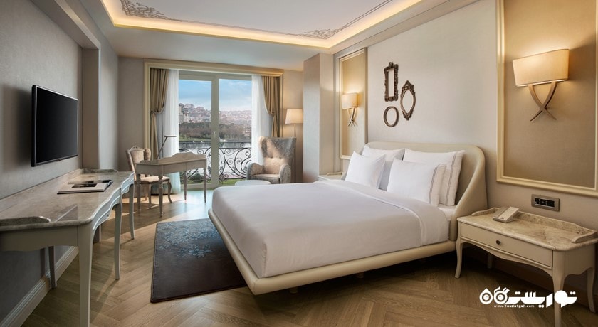 نمای تخت بزرگ اتاق دلوکس