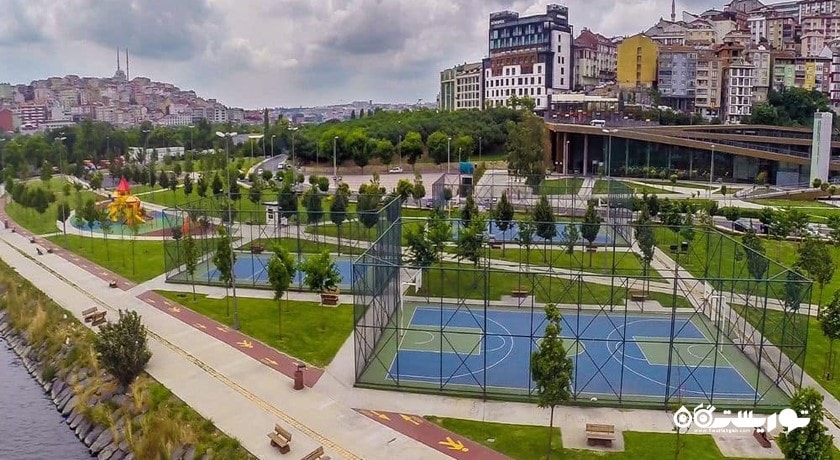 زمین های تنیس اختصاصی هتل