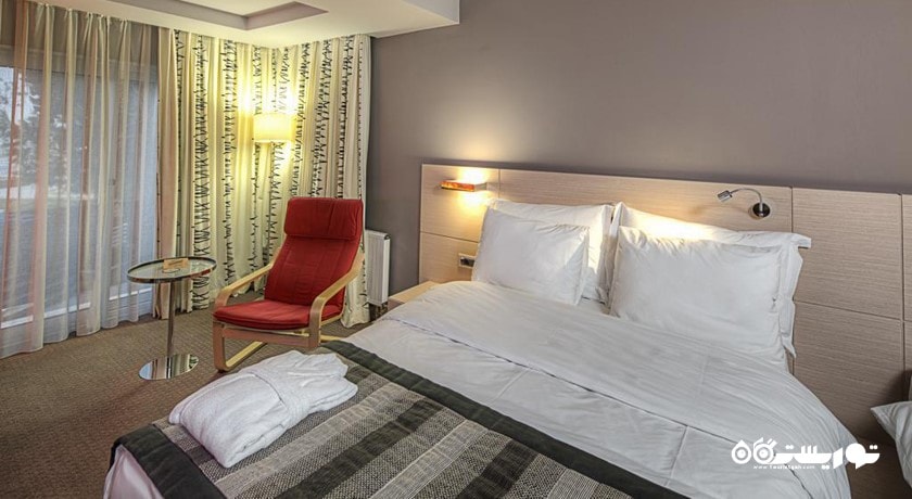 نمای تخت بزرگ اتاق کلاسیک