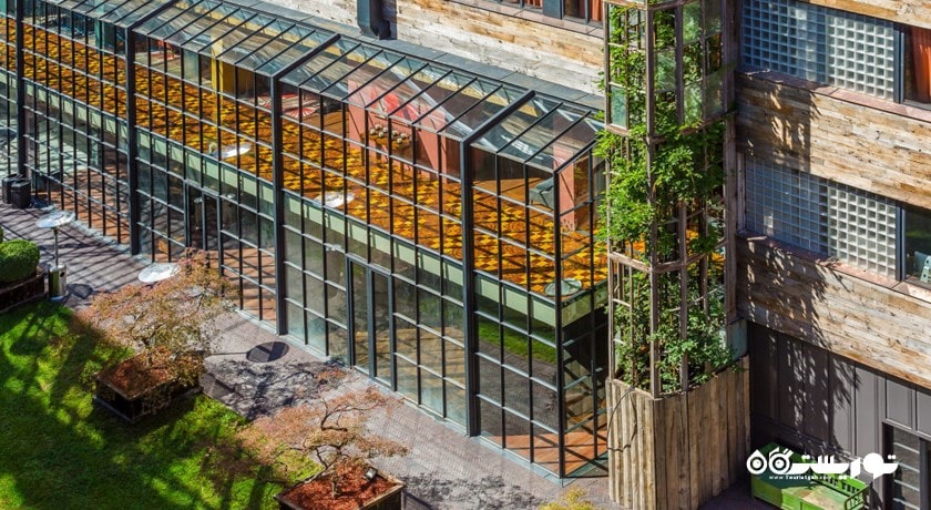 ساختمان اتاق های هتل رومز تفلیس