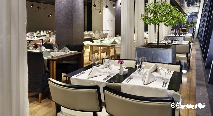 نمای رستوران آلاکارت آجارا