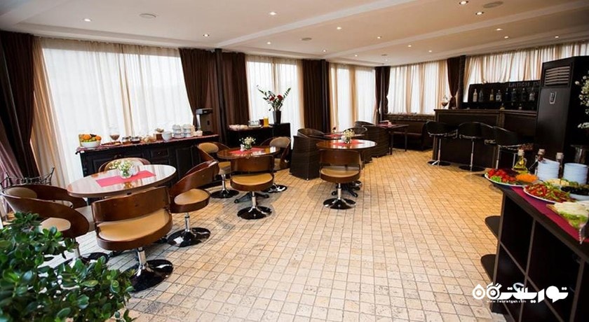 نمای کلی سالن غذاخوری هتل