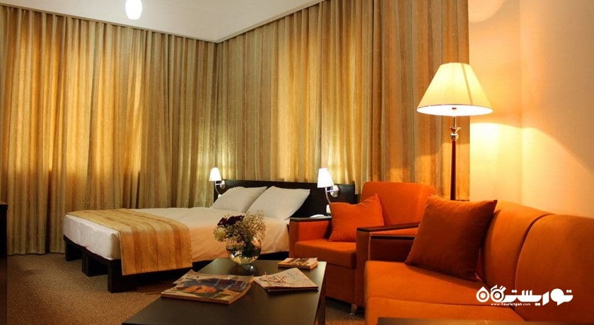 نمای تخت بزرگ استودیو اگزکیوتیو