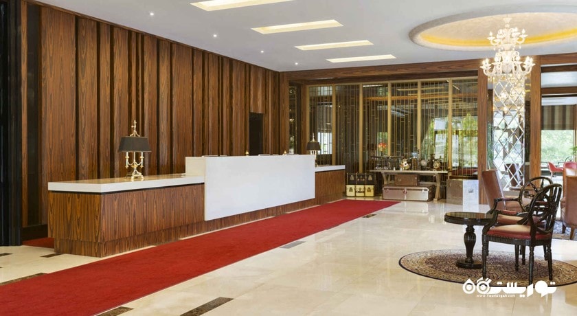 میز پذیرش هتل رامادا اند سوئیتز آتاکوی