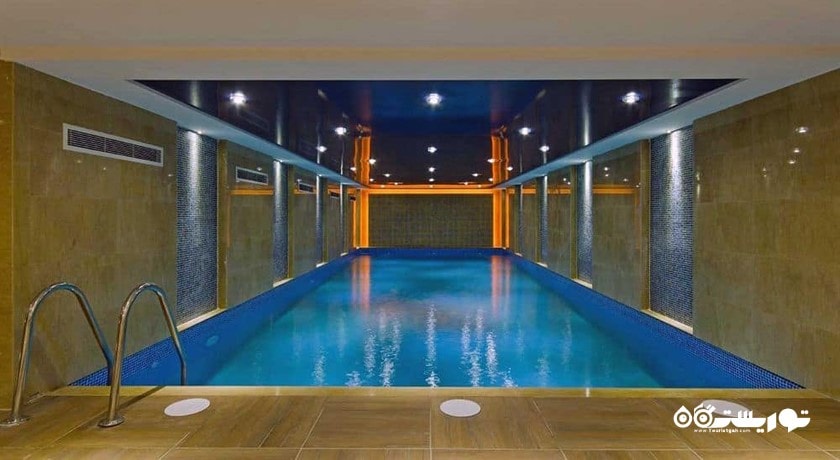 استخر سرپوشیده مرکز اسپا