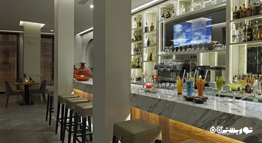 نمای دیگر از بار و رستوران پرا