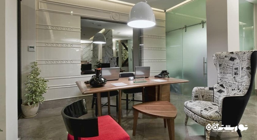 میز پذیرش هتل سناتور تاکسیم