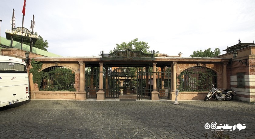 درب ورودی هتل سلطان احمد پالاس