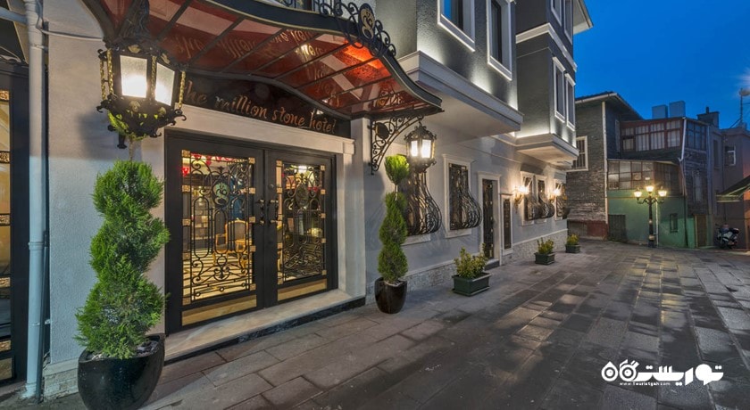 درب ورودی هتل میلیون استون
